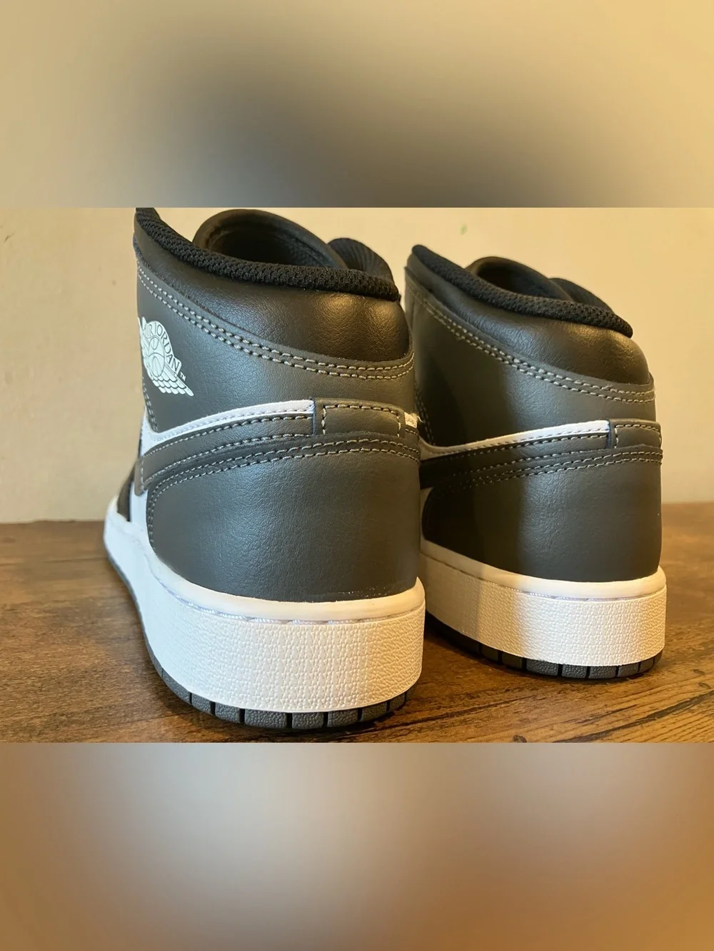 Air Jordan 1 Mid